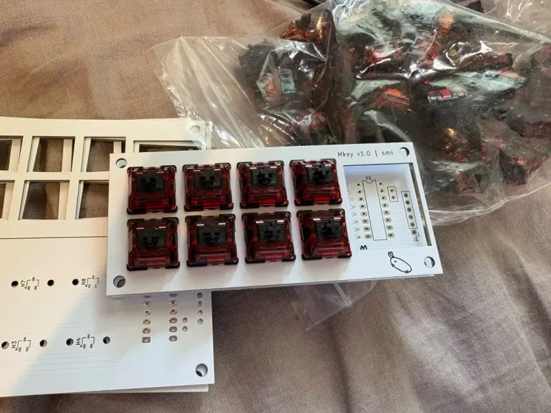 磁気スイッチを実装したホールセンサキーボードの試作機